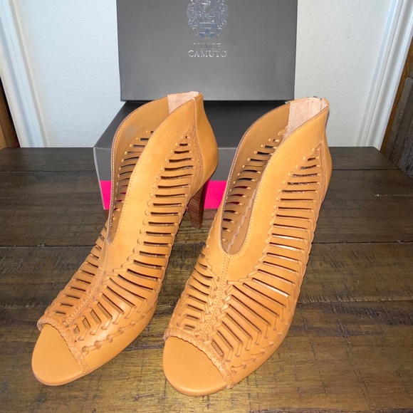 NEW Vince Camuto booties size 10 - Picture 2 of 4